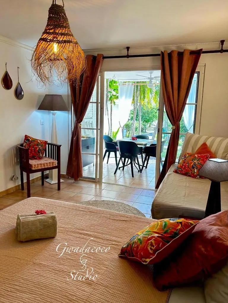 Acces Direct Plage Et Piscine, Vue Mer Et Cocotiers, Les Gwada Studios, Village Vacances Ste Anne Sainte-Anne  Appartement